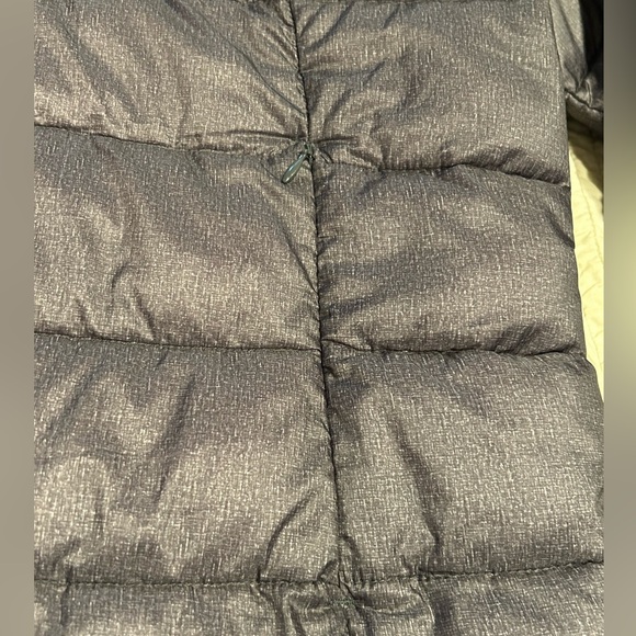 Amazon Essentials Lightweight Water-Resistant Packable Hooded Puffer Coat - Picture 11 of 14